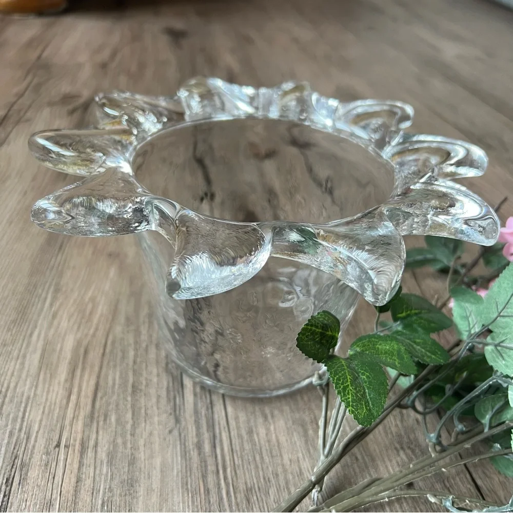 Sun Rays Glass Vase - Picture 3 of 10